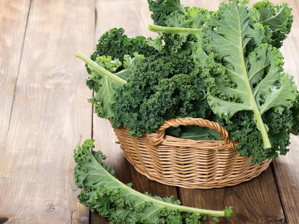 cach-lat-rau-cai-kale