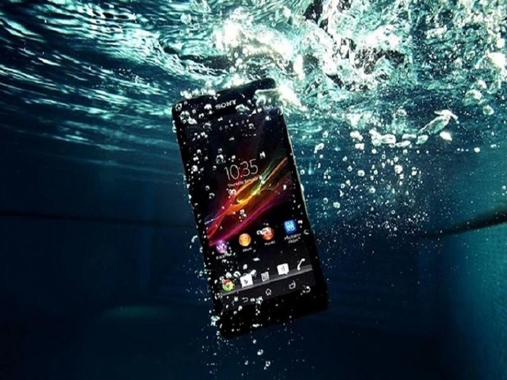 Hướng dẫn xử lý điện thoại bị vô nước nhanh chóng chỉ với vài bước đơn giản