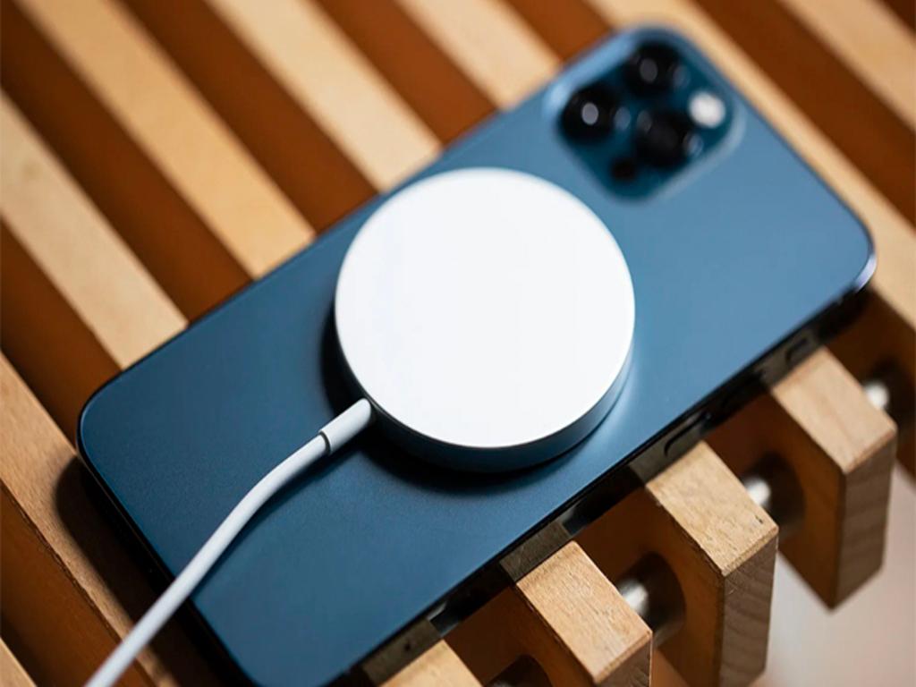 Sạc MagSafe là gì mà giúp iPhone hút đúng vị trí như có nam châm “thần thánh”