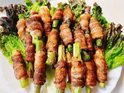 Bò cuộn măng tây