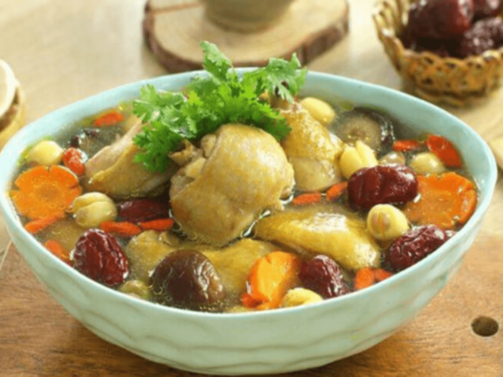 Cách hầm gà hạt sen “đánh bay” cả mệt mỏi ngày dài chỉ sau một bữa ăn