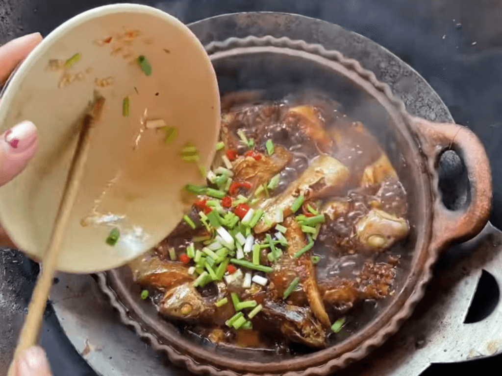 Cách làm cá úc kho đậm đà cho ngày mưa chan thêm miếng nước thôi cũng ấm lòng