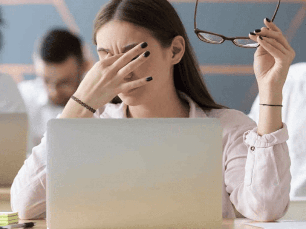 Biện pháp bảo vệ mắt khi dùng laptop điện thoại cả ngày không lo mỏi nhòe