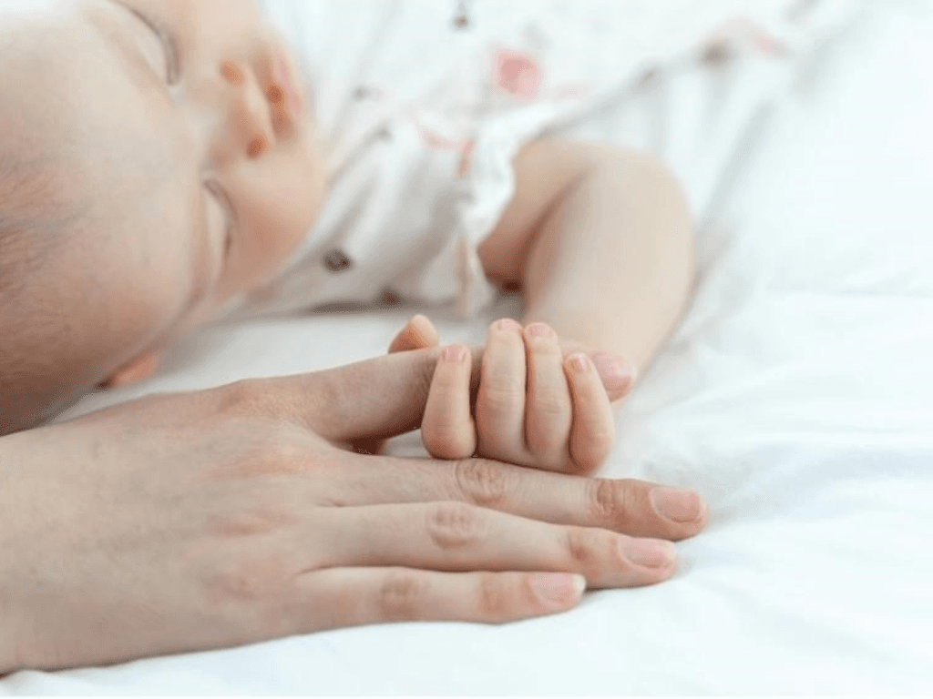 Mẹo giúp bé ngủ ngon giúp ba mẹ “sống sót” qua năm đầu làm phụ huynh