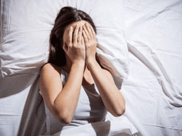 nằm nệm bị giật điện