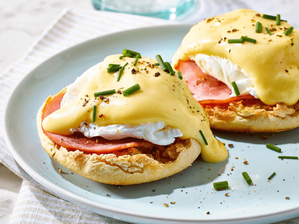 Cách làm Egg Benedict thơm béo cho bữa sáng sang chảnh “chuẩn Tây”