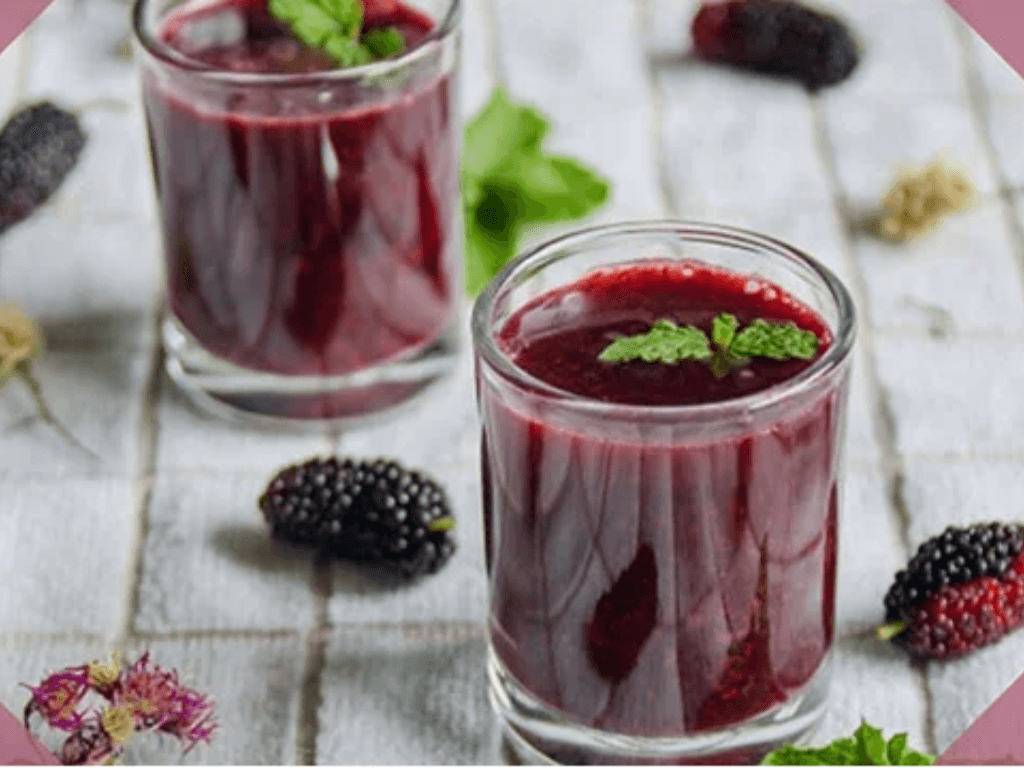 Cách pha trà dâu tằm mix hạt chia nha đam tạo thành món tráng miệng healthy