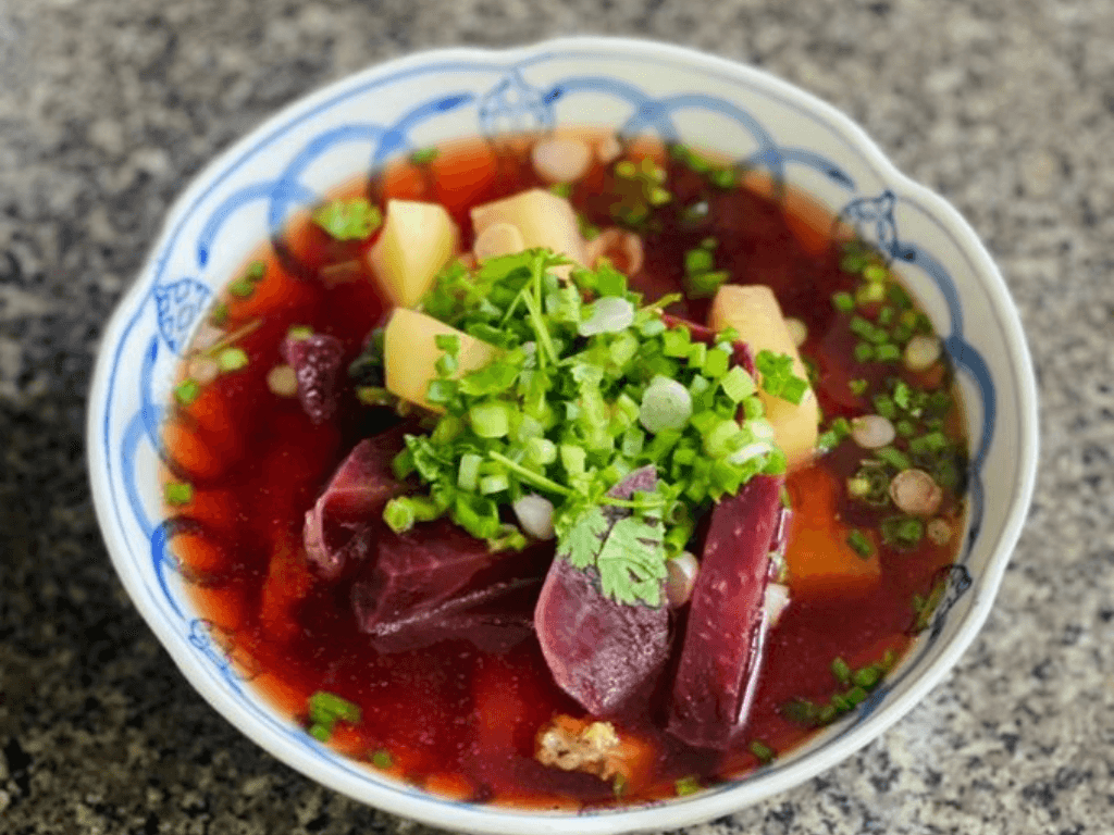 Cách nấu canh củ dền ngọt thanh đẹp mắt lại bổ máu chỉ trong 15 phút