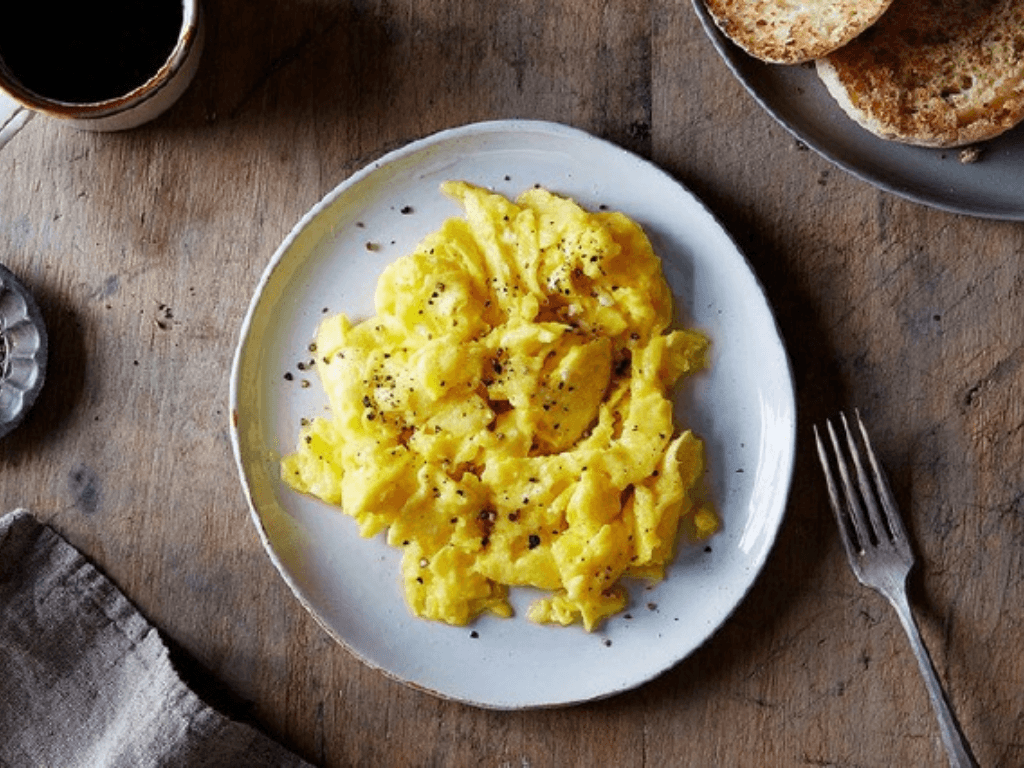 Cách làm trứng bác "tuổi thơ" với bí kíp đơn giản nhưng ngon bất bại của bà