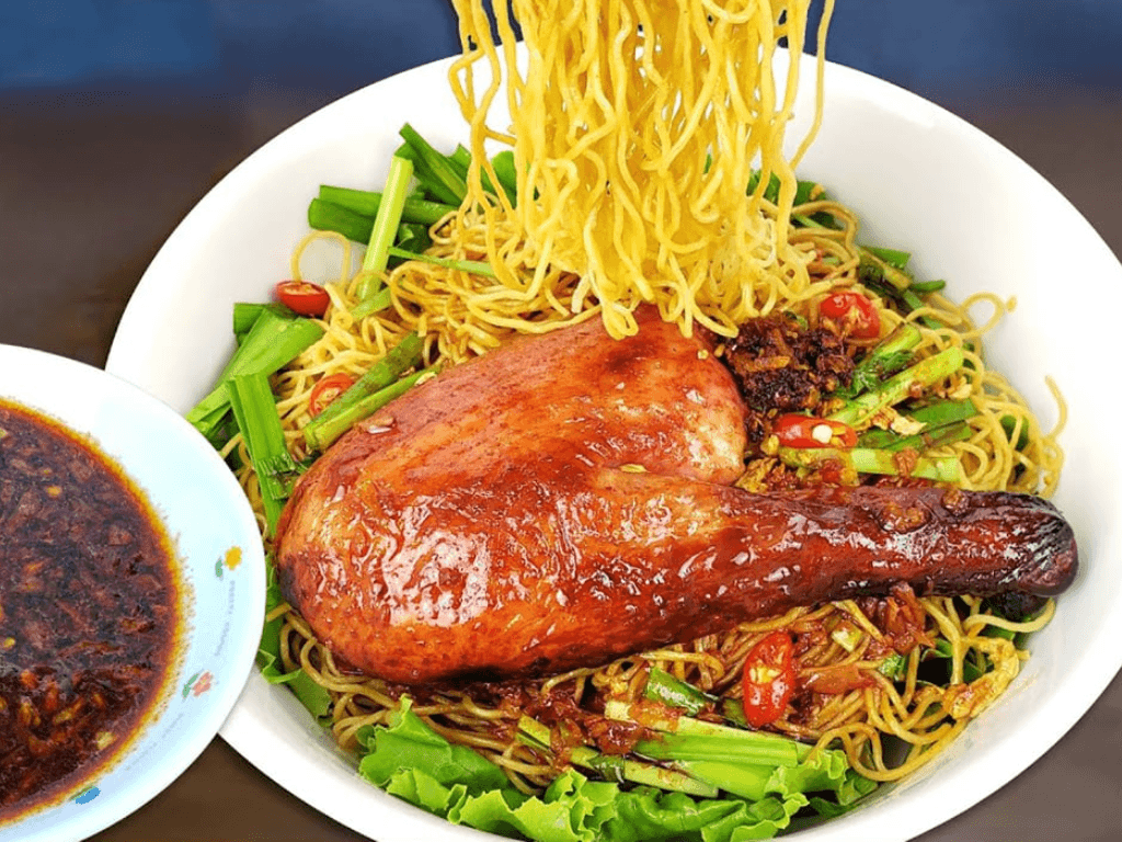 Cách làm mì gà quay Hong Kong ngon mà lẹ đừng thử kẻo “không dứt ra được”