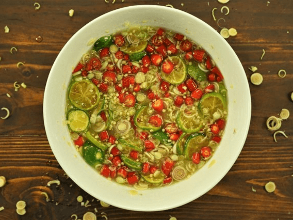 Làm nước mắm sả ớt chấm ốc “bao hợp” đảm bảo không hề thua ngoài quán