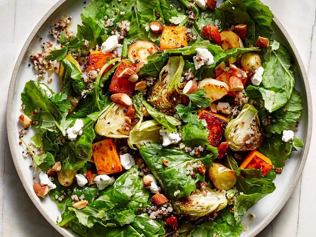 Cách làm Salad cải kale sốt mè rang giòn "sần sật" giảm cân mê tít