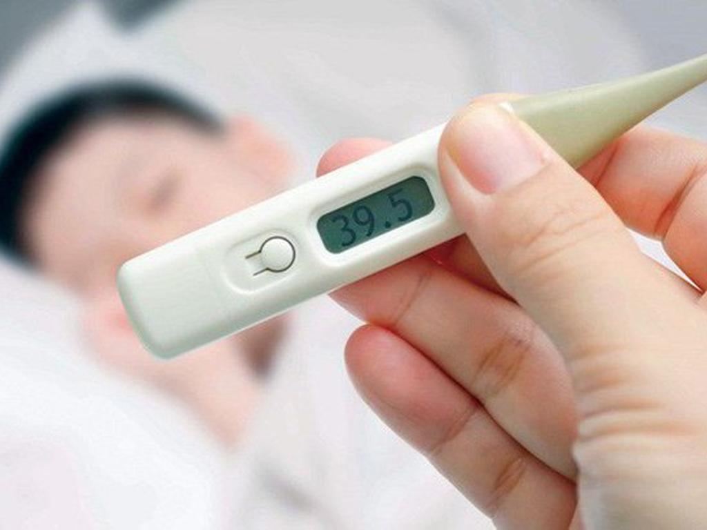 Cách đo nhiệt kế cho người lớn CHUẨN không sai 1 độ ai cũng nên biết!