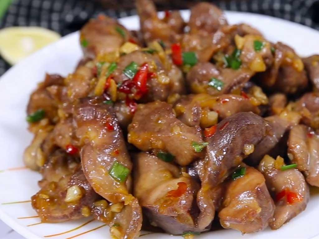 Cách làm mề gà cháy tỏi thơm giòn tốn cơm, nhắm bia ngon hết 5 đĩa vẫn thèm