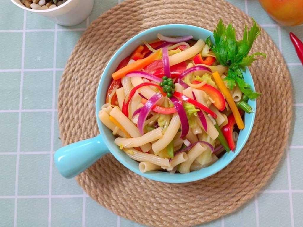 Cách làm nui xào chay ngon lạ miệng, 15 phút có ngay đĩa nui thơm nóng
