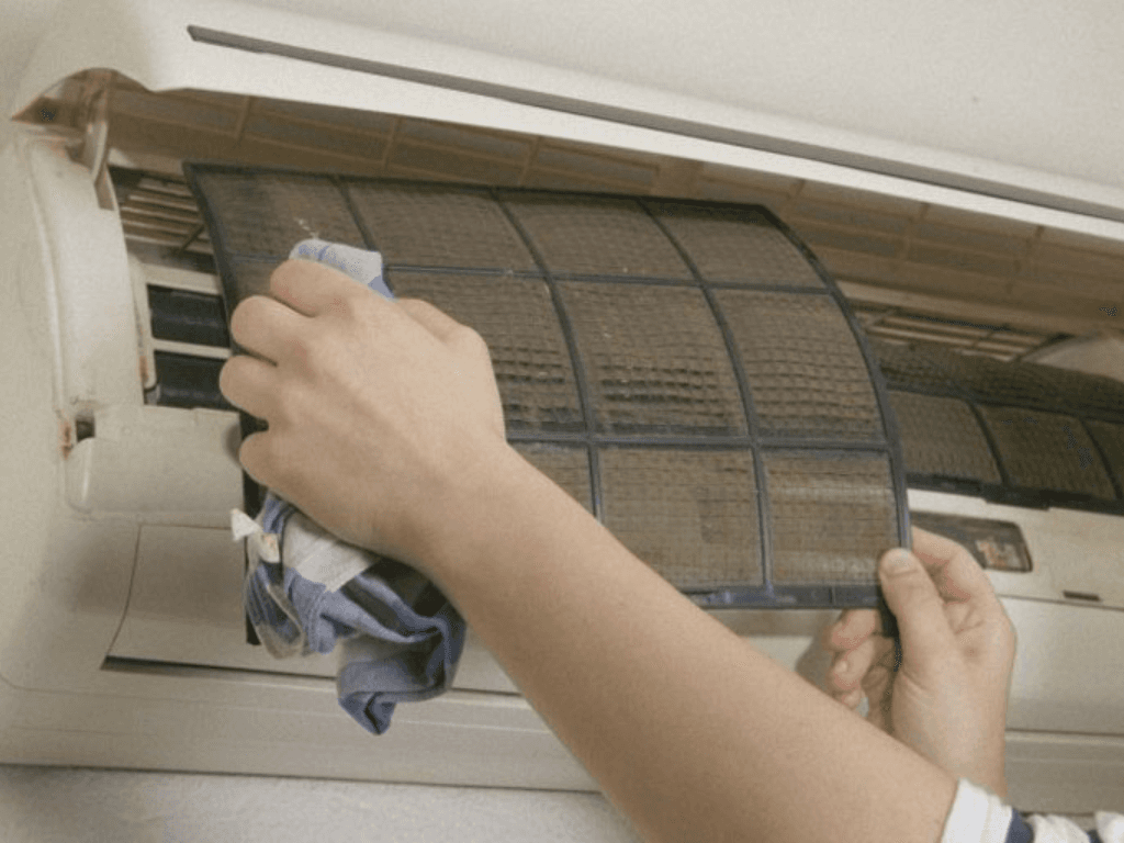 Những lưu ý khi tự sửa máy lạnh bị chảy nước tại nhà