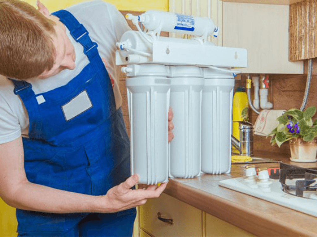 Mách bạn cách vệ sinh máy lọc nước hiệu quả tại nhà không phải ai cũng biết
