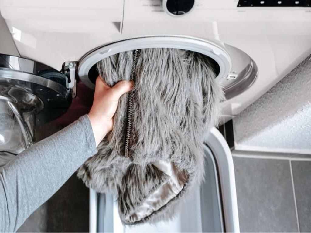Hướng dẫn cách giặt áo lông bằng máy giặt đơn giản tại nhà, giữ độ bền đẹp không bị vón cục