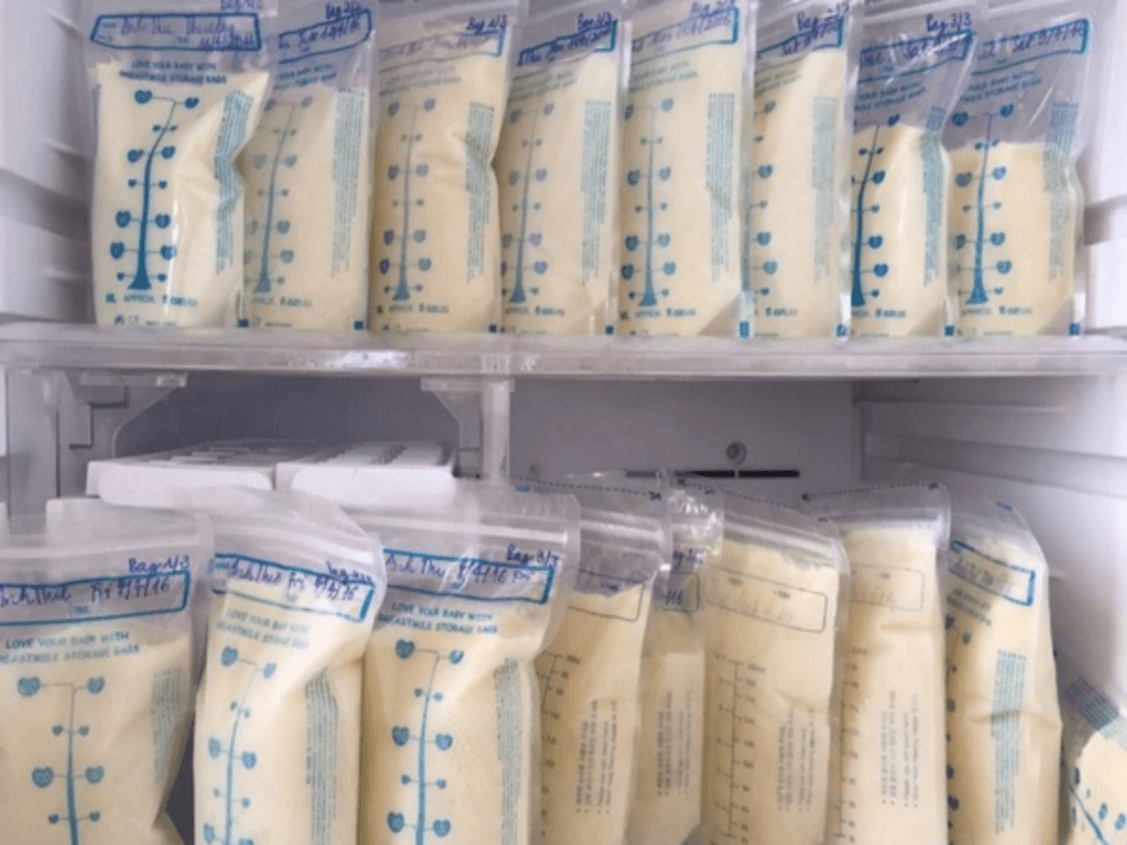 Sữa mẹ để ngăn mát tủ lạnh được bao lâu? Cách bảo quản sữa mẹ chuẩn chuyên gia