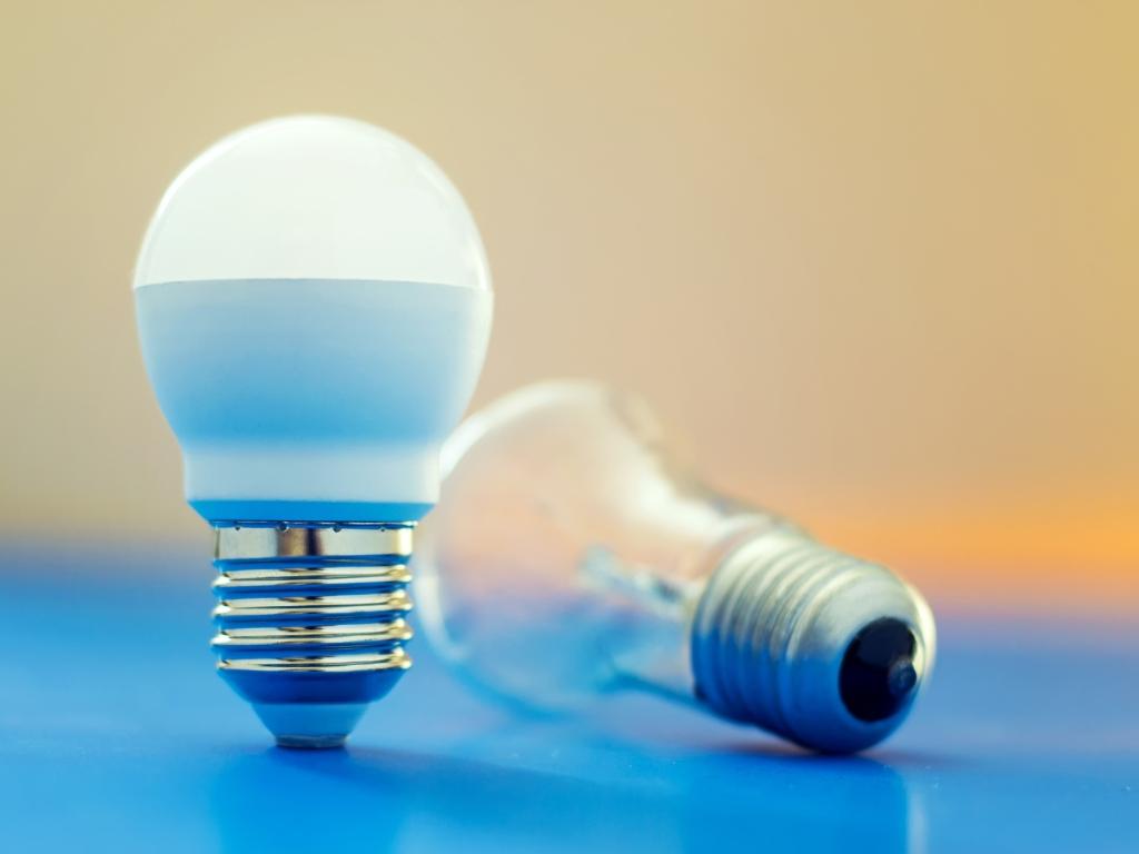Bóng đèn tích điện là gì? Lưu ý về cách sử dụng bóng đèn tích điện bạn cần biết
