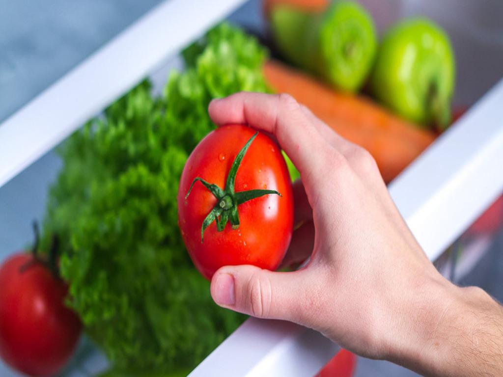 Cà chua để tủ lạnh có bị ung thư không? Cách bảo quản hiệu quả cho bà nội trợ
