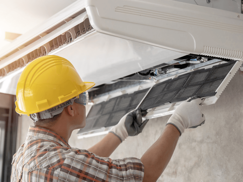 Lỗi U2 điều hòa Daikin do hỏng quạt làm mát