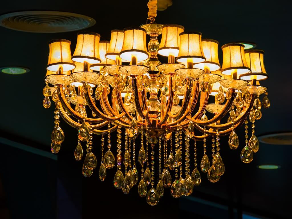 Có nên lựa chọn đèn chùm tân cổ điển để chiếu sáng và làm đẹp cho nhà bạn