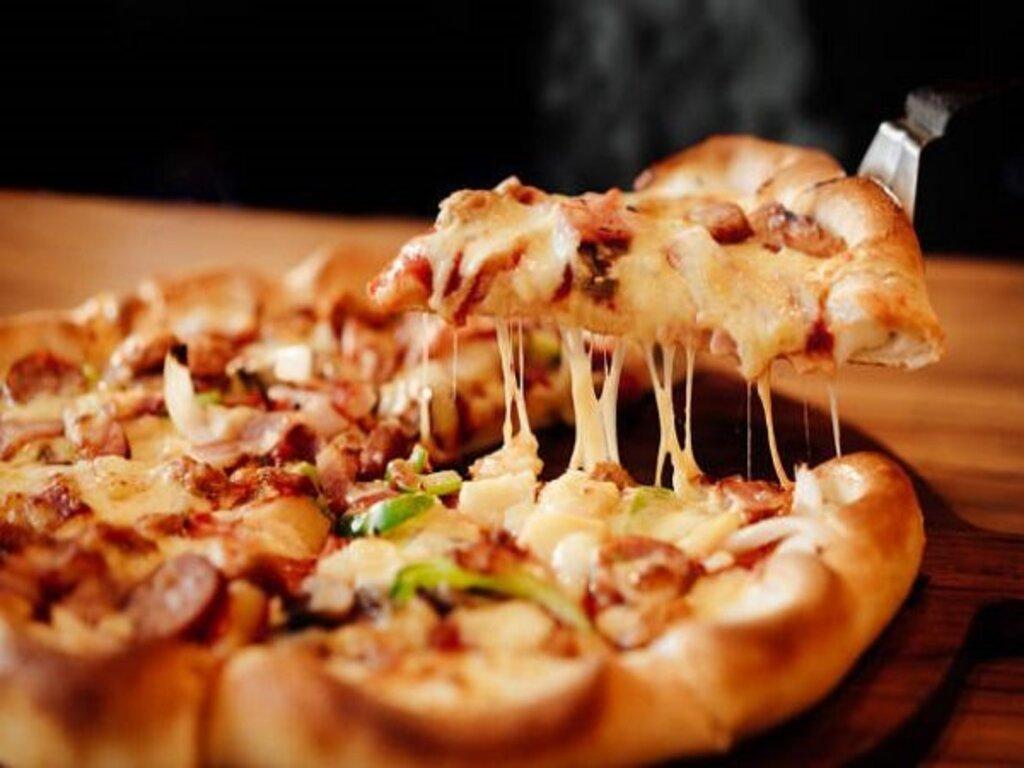 Bí quyết làm pizza bằng lò vi sóng ngon tuyệt đỉnh như nhà hàng chỉ với 5 phút