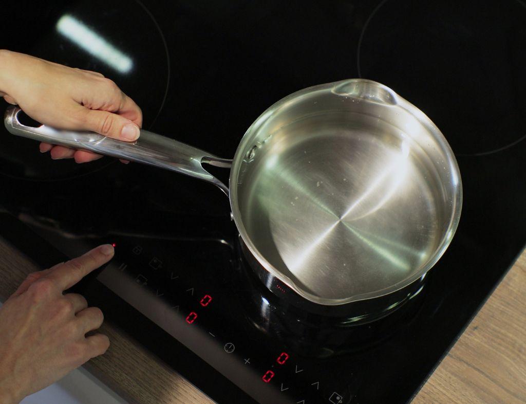 Tại sao bếp từ không lên nguồn? Cách giải quyết triệt để chi tiết!