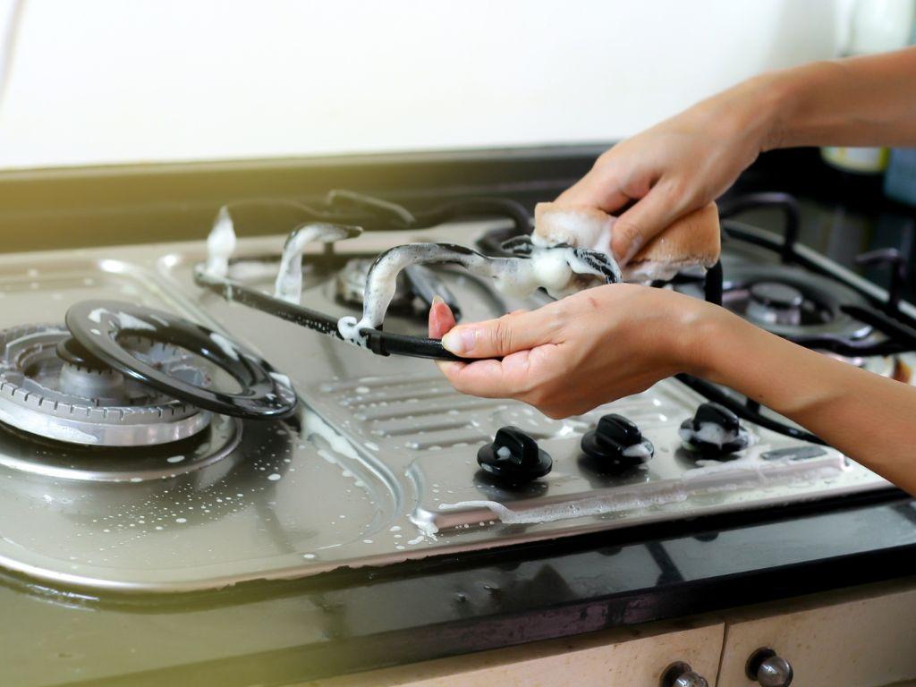Hướng dẫn cách vệ sinh bếp ga sạch sẽ, sạch bóng sau khi sử dụng