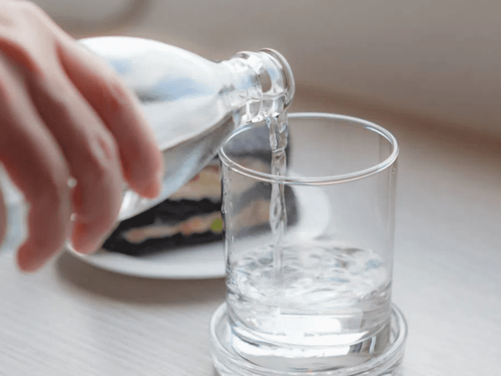 Nước ion kiềm có tác dụng gì? Sự thực sau lớp vỏ “chống lão hóa” thần kỳ