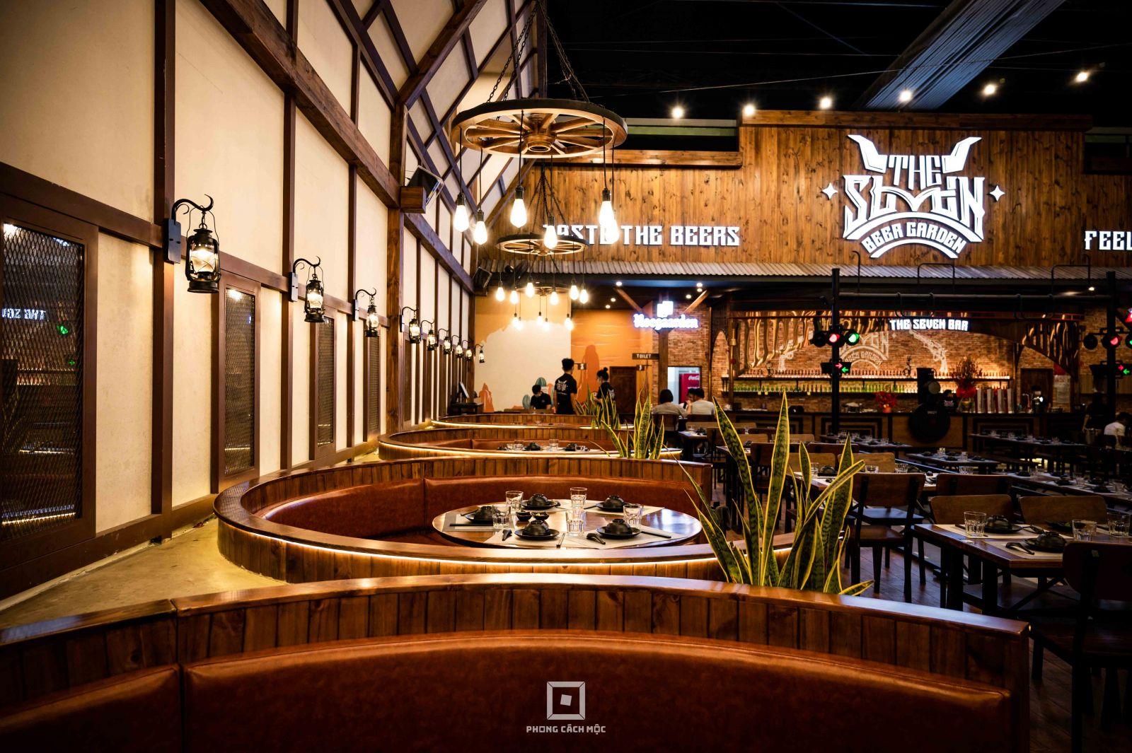 Không gian nhà hàng The Seven Beer Garden