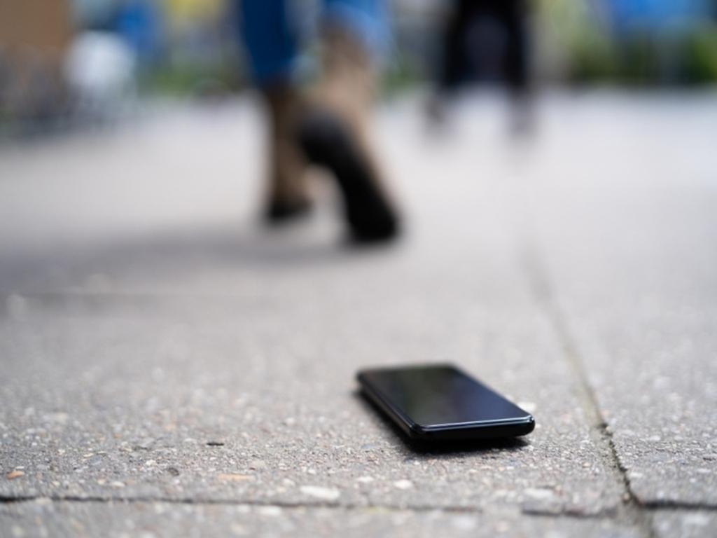 Giữ bình tĩnh và xác định thời điểm, địa điểm mất điện thoại