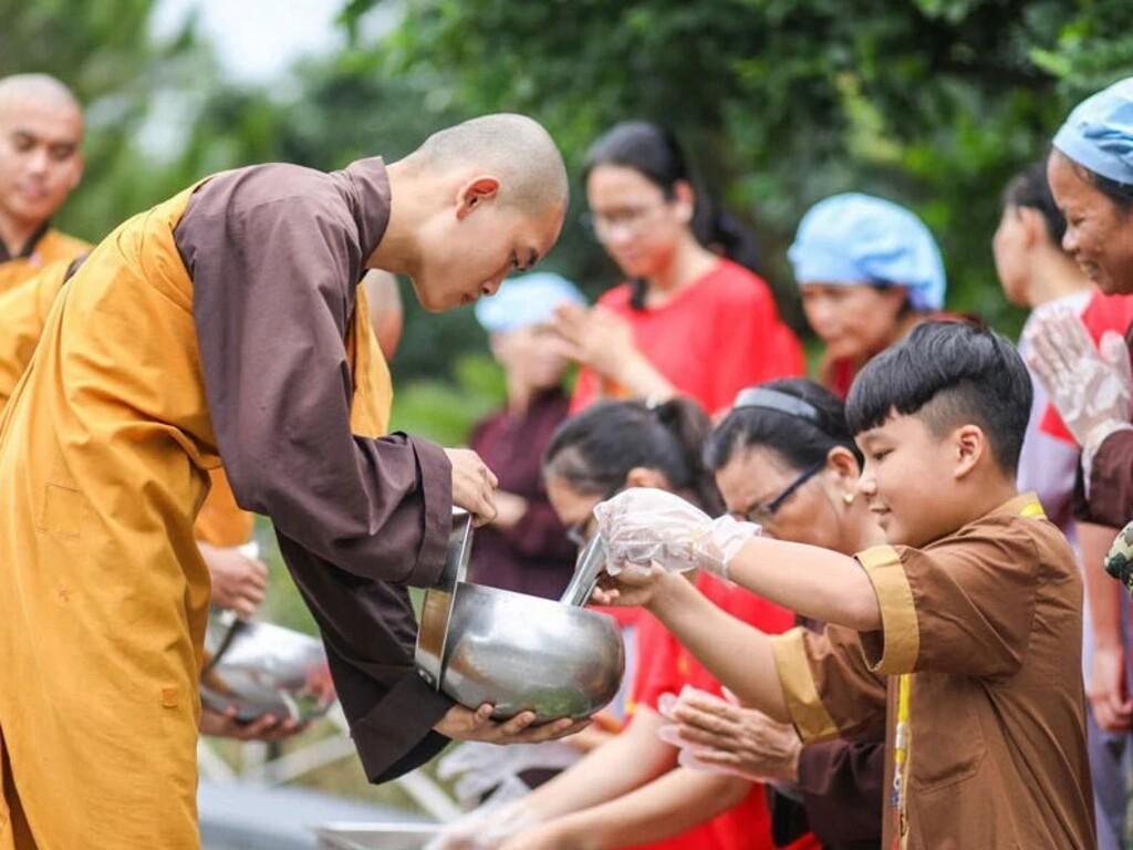 Các hình thức cúng dường Tam Bảo phổ biến