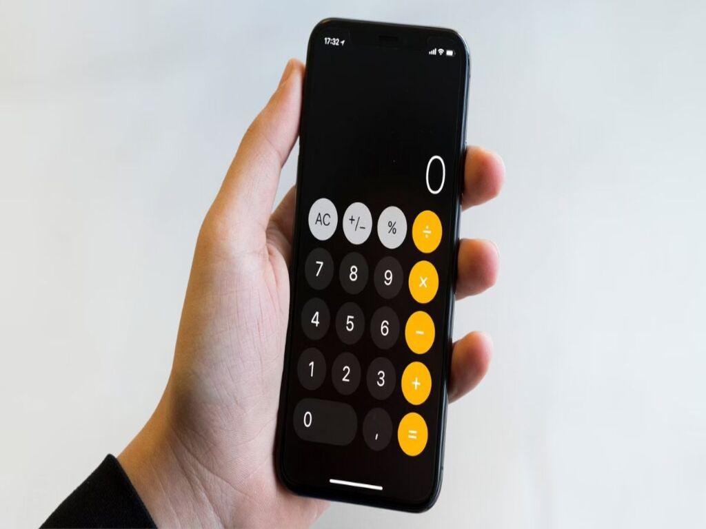 Ứng dụng máy tính trên iPhone có lưu lịch sử tính toán không?