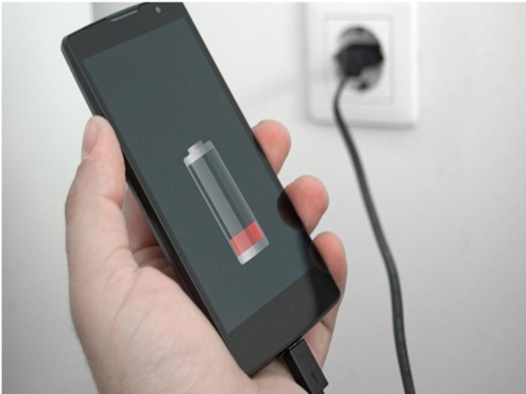 Dấu hiệu điện thoại xuống pin nhanh bất thường