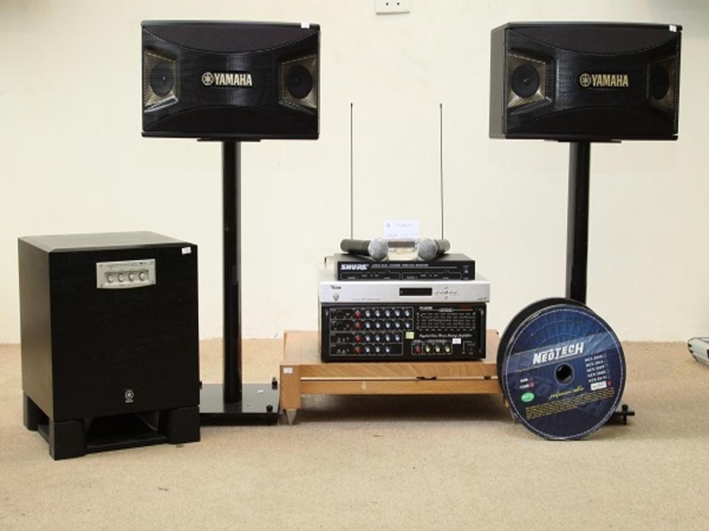 Mẹo xử lý âm vang, hú rít để hát hay hơn