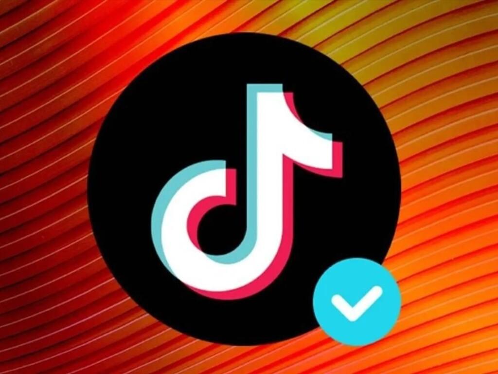 Tích xanh TikTok khác gì tài khoản thường?