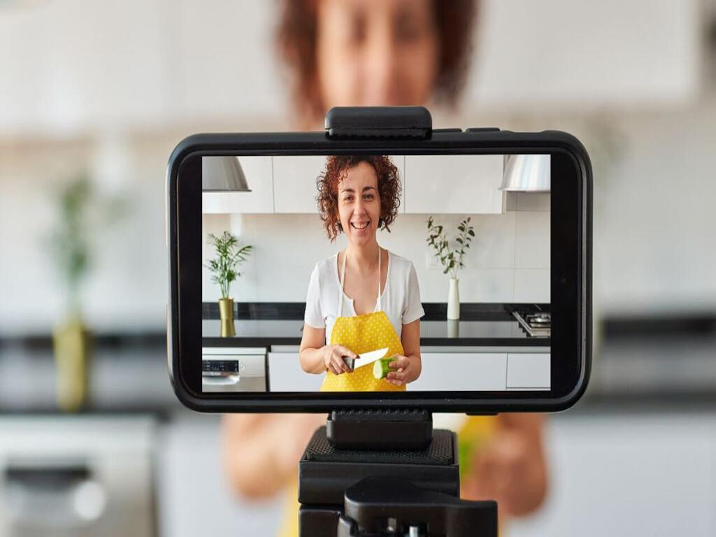 Mẹo dựng clip POV đẹp bằng điện thoại