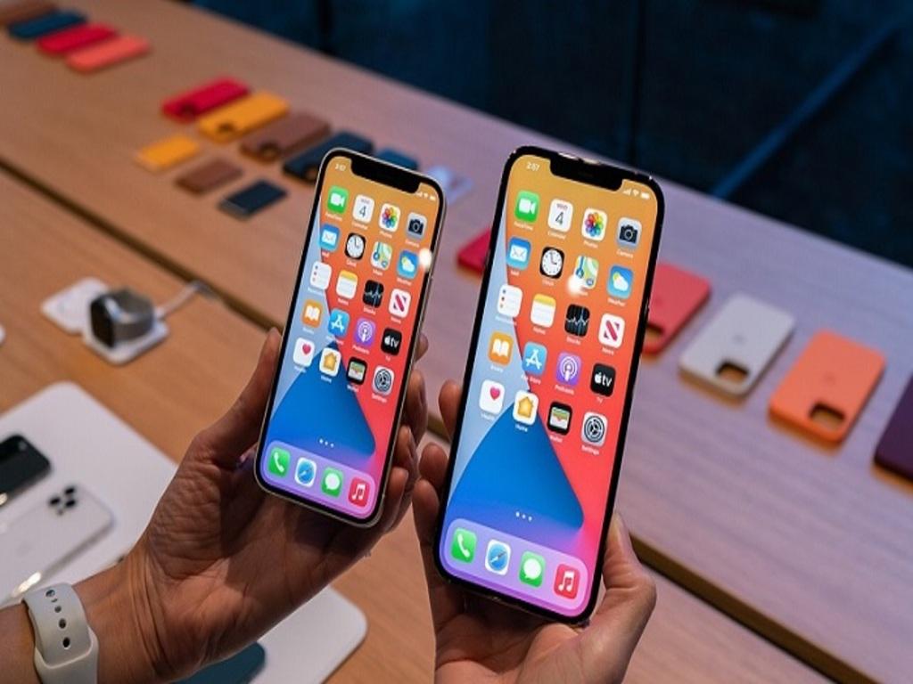 So sánh giá, chính sách bảo hành với hàng xách tay