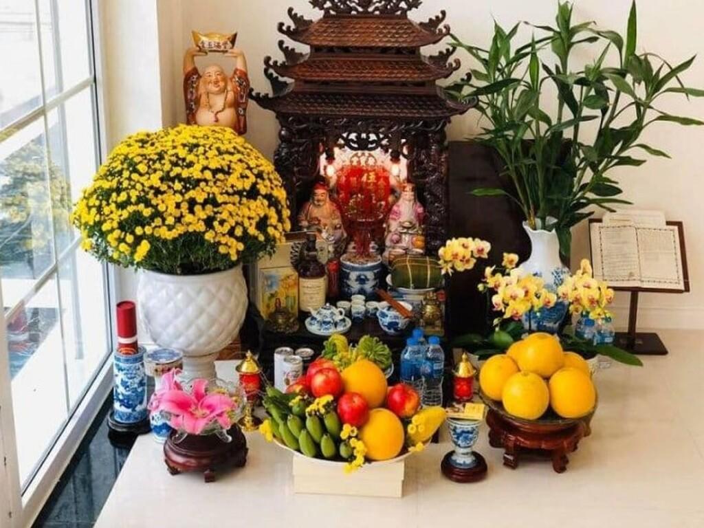Những điều kiêng kỵ khi cắm hoa trên ban thờ cần tránh