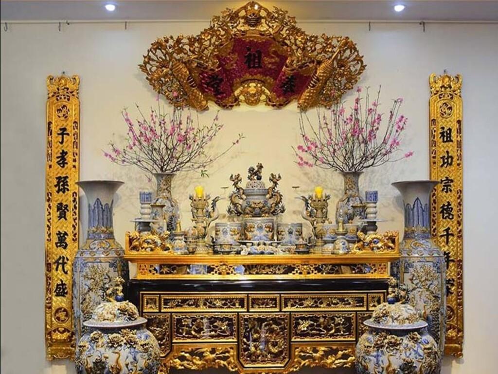 Ý nghĩa của việc cắm hoa trên ban thờ trong phong thủy