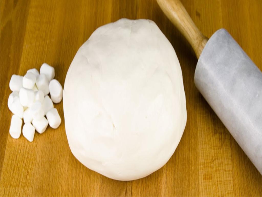 Chuẩn bị nguyên liệu và dụng cụ cho cách làm fondant