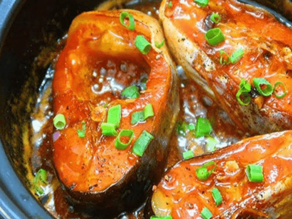 Thưởng thức cá khú kho tộ và lưu ý khi bảo quản
