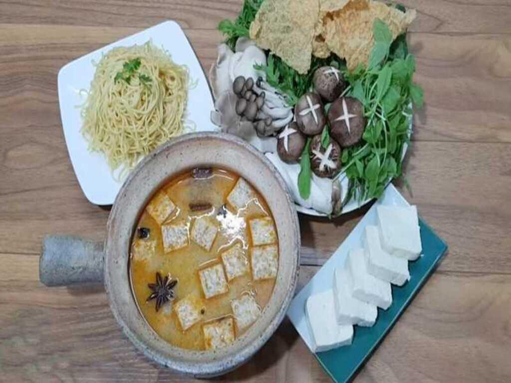 Mẹo tạo hương vị đậm đà cho lẩu chao chay ngon