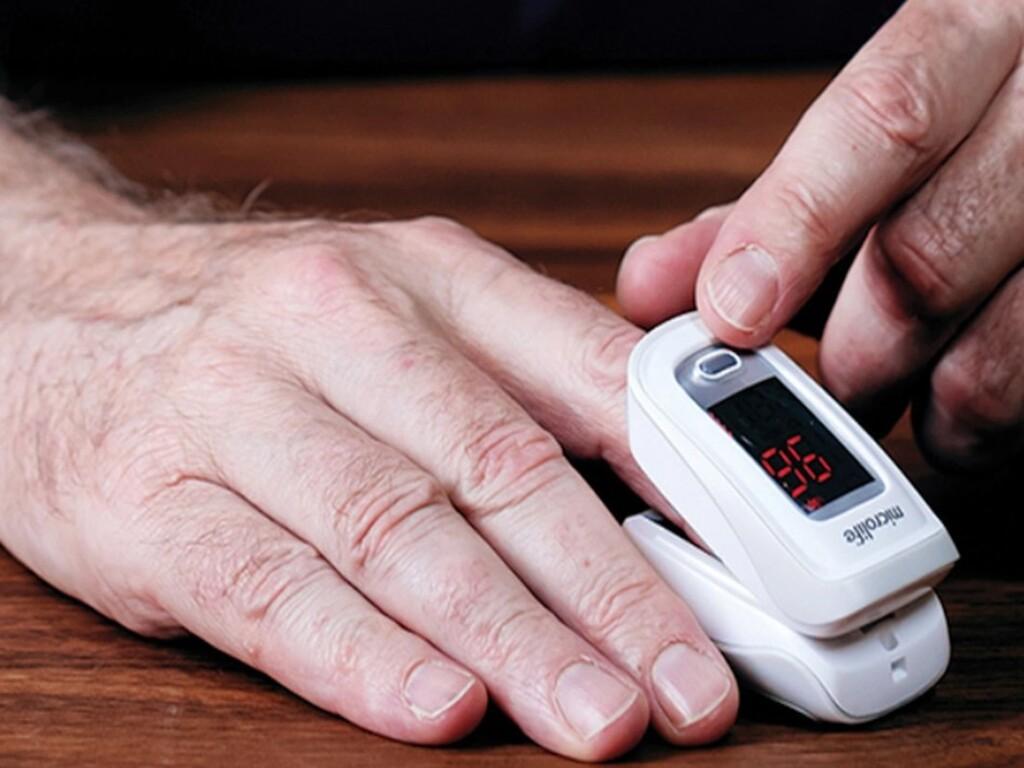 Cách sử dụng máy đo nồng độ oxy trong máu chi tiết