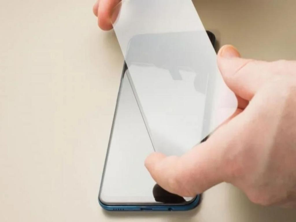 Khi nào cần thay và dán kính cường lực cho điện thoại