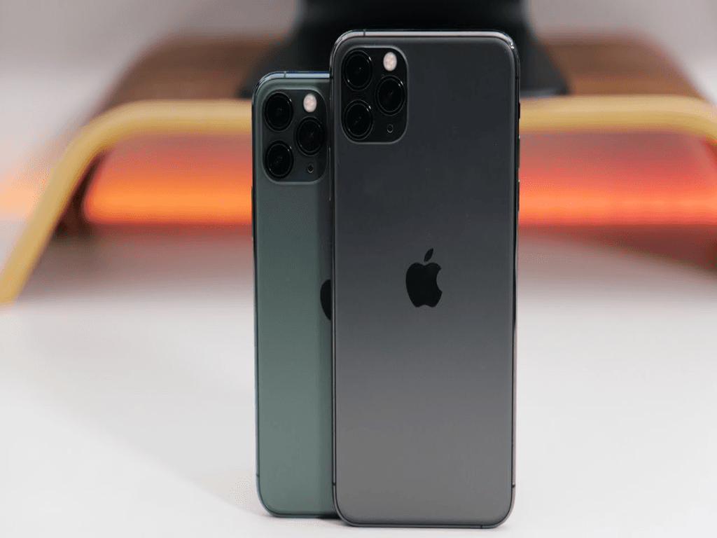 Đánh giá hiệu năng và tính năng iPhone hai phiên bản