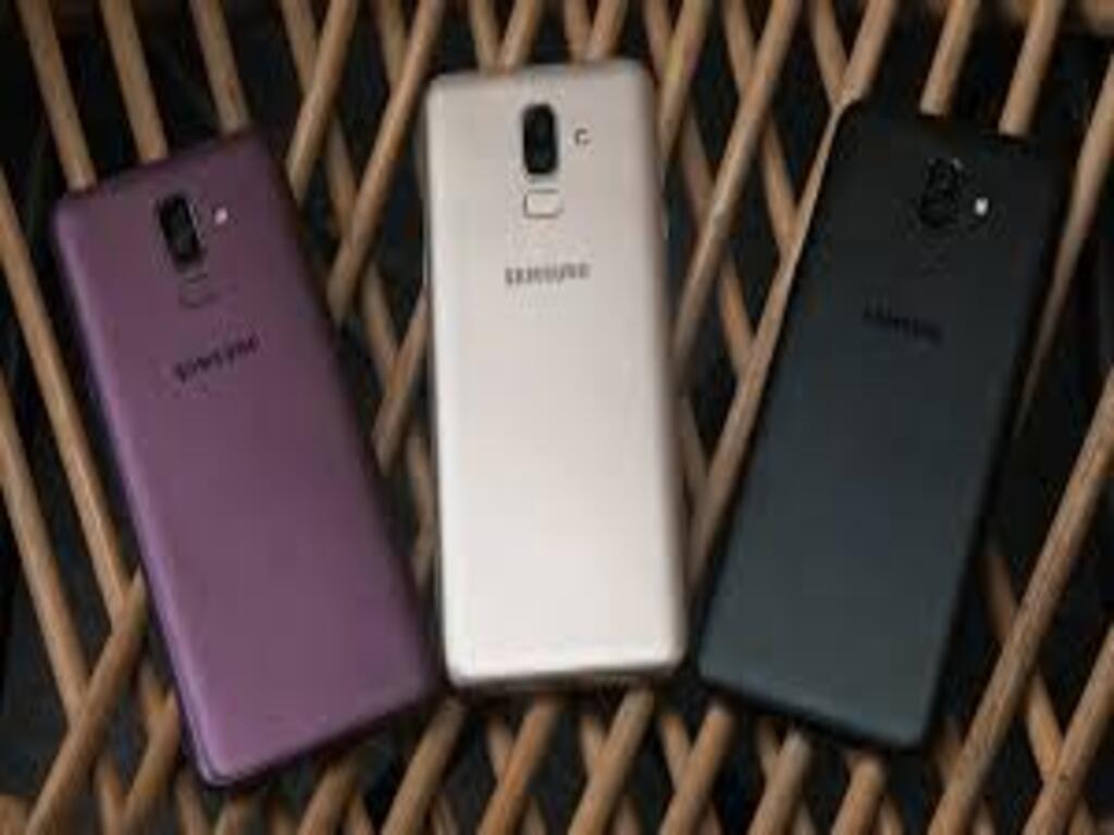 Có nên mua Samsung Galaxy J8 cũ hay chọn máy mới