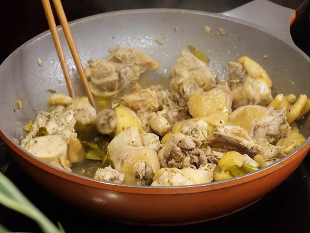 Hướng dẫn chi tiết cách rang gà ngon với gừng đậm đà, hấp dẫn
